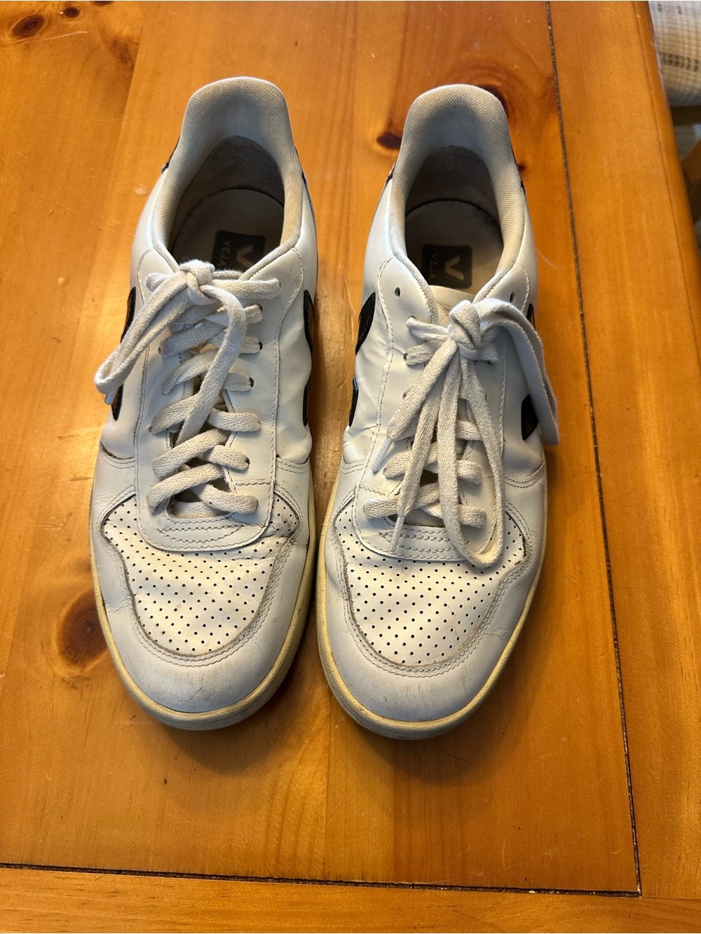 Veja White Leather women’s Sneakers with Black V Logo